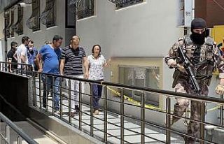 Esenyurt’ta bir kadın, bekçi sevgilisini rehin...