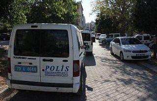 Eşini ayaklarından vurdu, aynı silahla intihar...