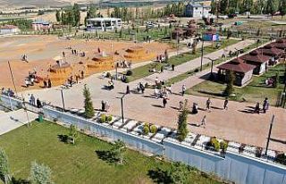 Eşsiz manzarasıyla Altınkale ziyaretçi akınına...