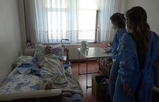 Evde aşılama uygulaması devam ediyor