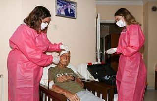 Evde düşen Zeki Amcayı Büyükşehir ekiplerinin...