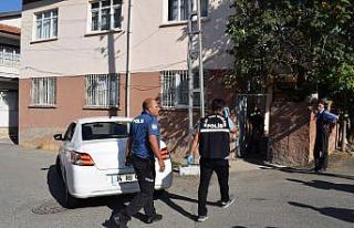 Evinde eşya taşırken düşerek başını çarpan...