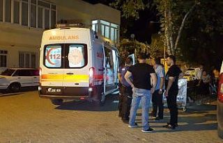 Evinin önünde küfürlü konuştukları için uyardı,...