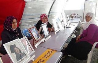 Evlat nöbetindeki aileler bayramda da evlatlarının...