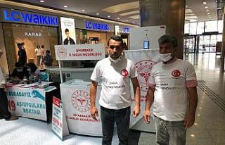 Evlat nöbetindeki aileler Covid-19 aşısı oldu,...