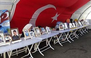 Evlat nöbetindeki aileler, evlatlarını PKK’dan...