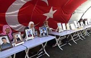 Evlat nöbetindeki anneden oğluna ’teslim ol’...