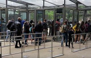 Eyfel Kulesi 9 ay sonra yeniden ziyarete açıldı