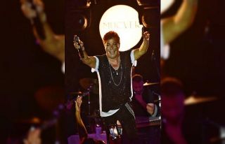 Fatih Ürek sahnesi, ünlüler geçidine döndü