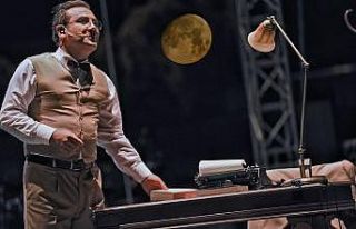 Ferhat Göçer’den tiyatral şölen