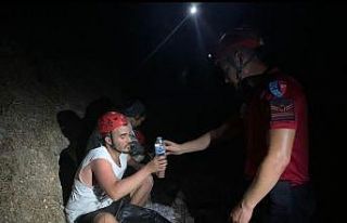 Fethiye’de ormanlık alanda kaybolan 2 kişiyi JAK...
