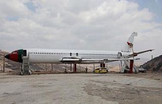 Filistinli ikizler bir uçağı restorana çevirmeye...