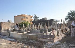 Fransa’da topladığı yardımlarla Mardin’de...