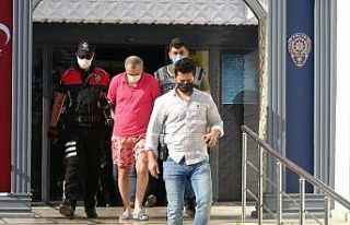 Fuhuş operasyonunda 2 kadınla yakalanan 6 kişiye...