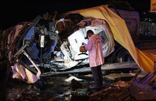 Gaziantep’te kamyon yön levhasına çarptı:1 ölü