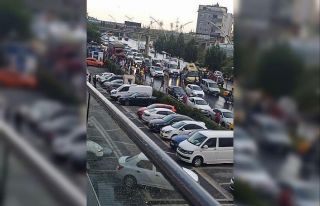 Gaziosmanpaşa’da bir kamyon, içinde yolcu bulunan...