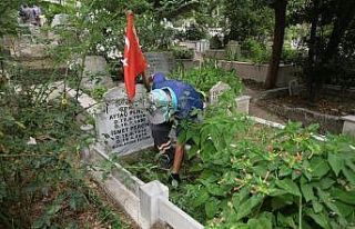 Gaziosmanpaşa’da mezarlıklarda bayram temizliği