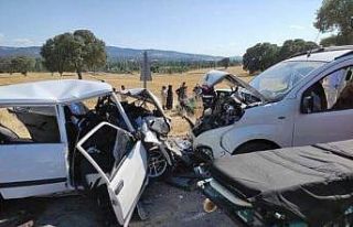 Gediz’deki trafik kazasında ölü sayısı 2’ye...