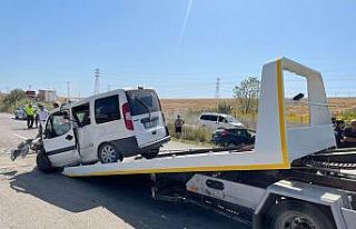 Gelibolu’da feci kaza, araçlar kafa kafaya çarpıştı:...