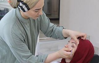 Gelin adayları önce gelinlikçilerin, sonra güzellik...