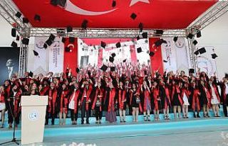 Genç diş hekimlerinin mezuniyet heyecanı