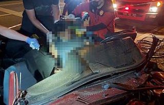 Giresun’da araç yaya üstgeçidine çarptı: 1...