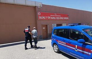 Göçmen kaçakçılığından yakalaması bulunan...