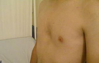 Göğüs kafesindeki çukurluk, solunumu ve kalbi...