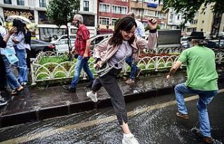 Göle dönen yollarda vatandaşların yağmurla imtihanı