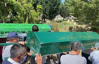 Gölette boğularak ölen amca ve yeğeni son yolculuklarına...