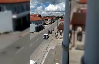 Gördüğü kazayı evinin balkonundan spiker gibi...
