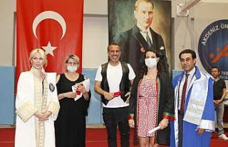 Görme engelli hukuk öğrencisi, diplomasını Haluk...