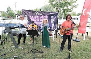 Gülümse Kafe’de yerel müzik ziyafeti