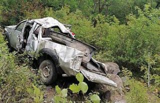 Gümüşhane’de kamyonet uçuruma yuvarlandı: 3...