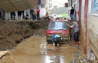 Güneysu’da selin yaraları sarılıyor