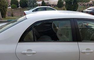 Habere giden gazetecinin aracının camını kırıp...