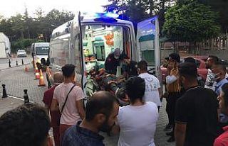 Hafif ticari araç ile motosiklet çarpıştı: 2...