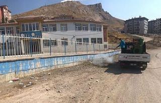 Hakkari belediyesi kurban kesim yerlerini ilaçladı