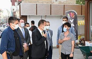 Hakkari Valisi Akbıyık’tan esnaf ziyareti