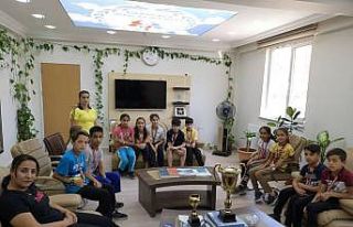 Hakkarili sporcular dereceyle döndü