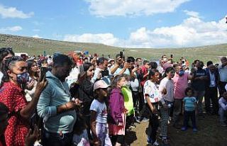 Hakkı Bulut SMA hastası çocuk için Kars’ta sahneye...