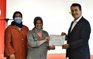Halıcılık kursiyerleri sertifikalarına kavuştu