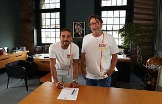 Halil Akbunar, 4 yıl daha Göztepe’de