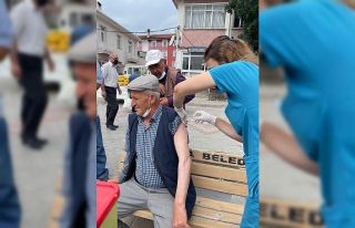 Halk pazarında aşı kampanyası