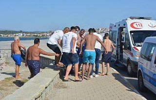 Halk plajında boğulmak üzere olan öğretmen son...