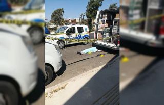 Hatalı dönüş yapan otomobile motosiklet çarptı:...