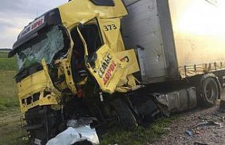 Hatalı sollama yapan minibüs, alev topuna döndü:...
