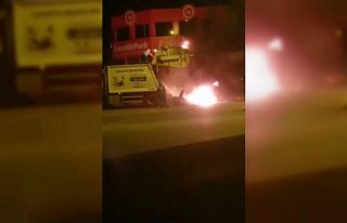 Hatay’da çöp aracının kasasındaki çöpler...