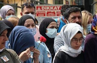 Havai fişek fabrikasında ölenlerin yakınları...