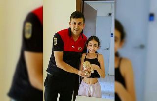 Havalandırma boşluğuna düşen yavru kedi kurtarıldı